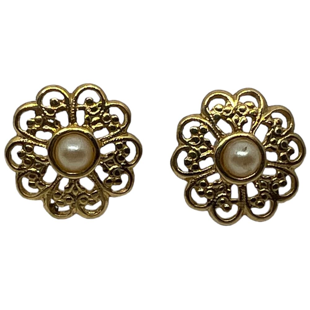 Vintage Gold Filigree Pearl Stud Earrings Victorian Medallion Flower 0.75 inch